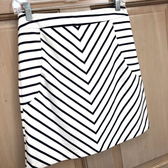 Cynthia Rowley Graphic Chevron Stripe Mini Skirt - Picture 2 of 6
